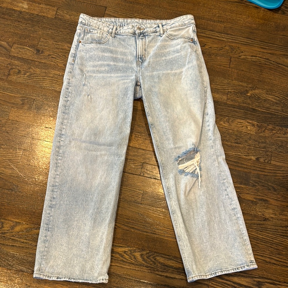Old Navy Light Wash Wide Leg Distressed Jeans